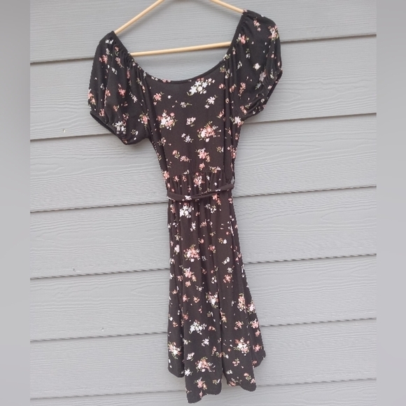 Women's Black Ditsy Floral High Low Midi Dress Size Medium M 7 8 9 Short Sleeves - Picture 3 of 3